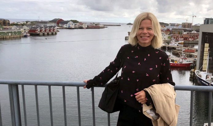 –Må sitte med lukt, sår og skam –Må sitte med lukt, sår og skam